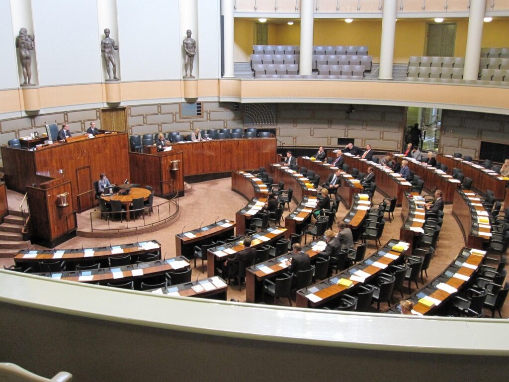 Cámara de los Comunes del Parlamento británico durante una sesión con diputados presentes