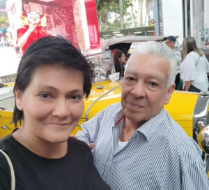 Alexis Montilla junto a Andreina Dugarte en una imagen personal que refleja la cercanía familiar y la continuidad de su legado
